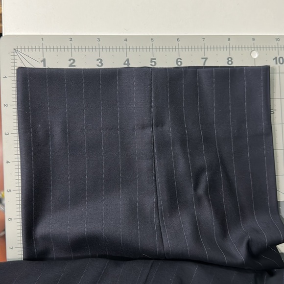 Jos A Bank 2 Piece Wool Suite Navy Stripes Sz 44R Pant Size 39R/32 with Cover - Picture 7 of 8